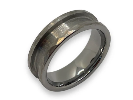 hammered_tungstun ring with a reflective surface on a white background